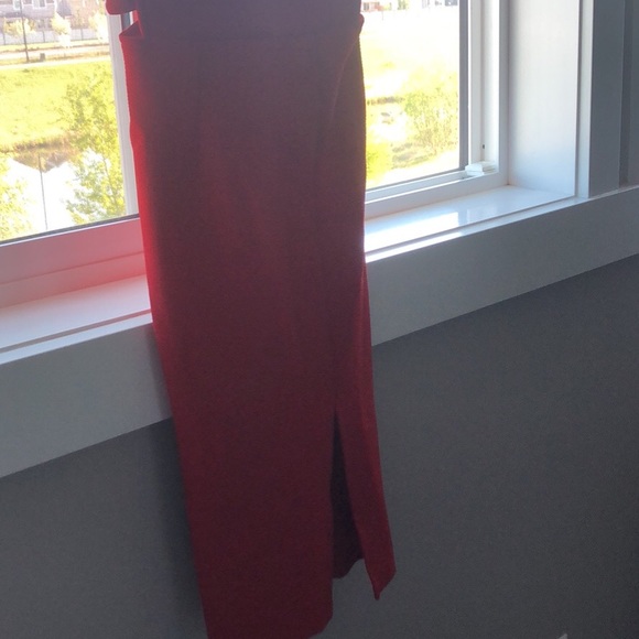 Red Bodycon dress with cut out detail - Picture 4 of 6